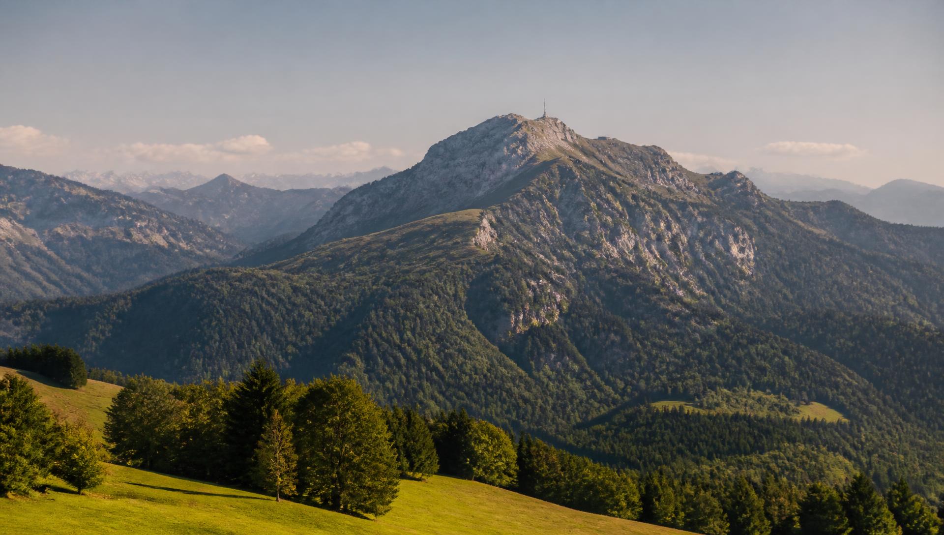 Weiter Blick über das bayerische Oberland Richtung Wendelstein